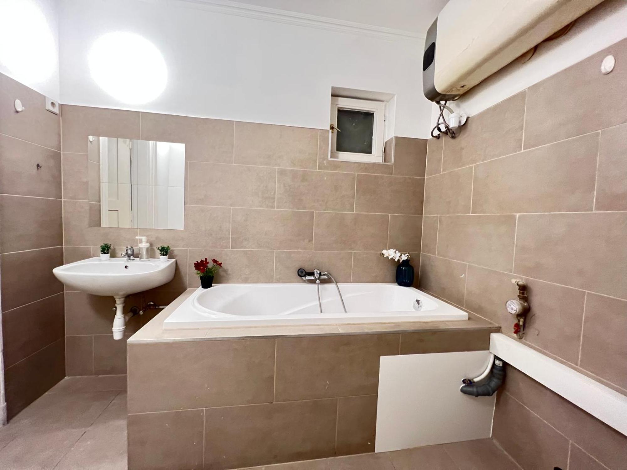 Baross Apartment With Convenience And Style Budapest Bagian luar foto