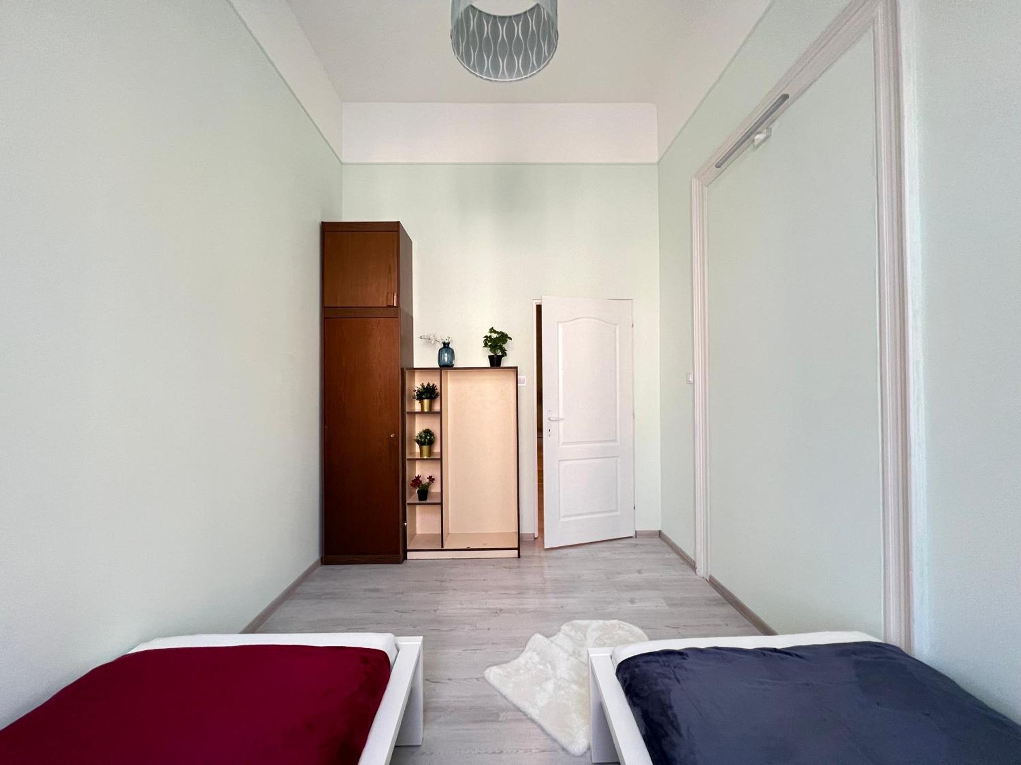 Baross Apartment With Convenience And Style Budapest Bagian luar foto