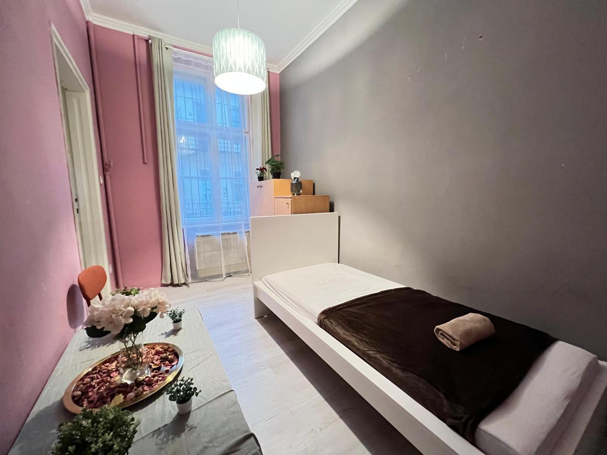 Baross Apartment With Convenience And Style Budapest Bagian luar foto
